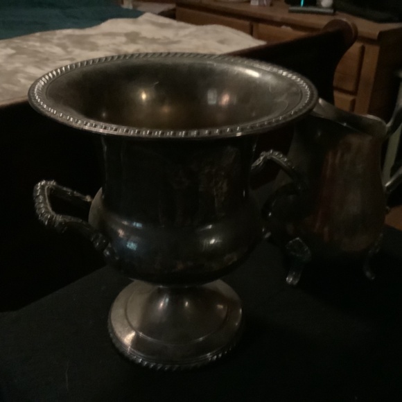 Pitcher and or wine holder. - Picture 2 of 3